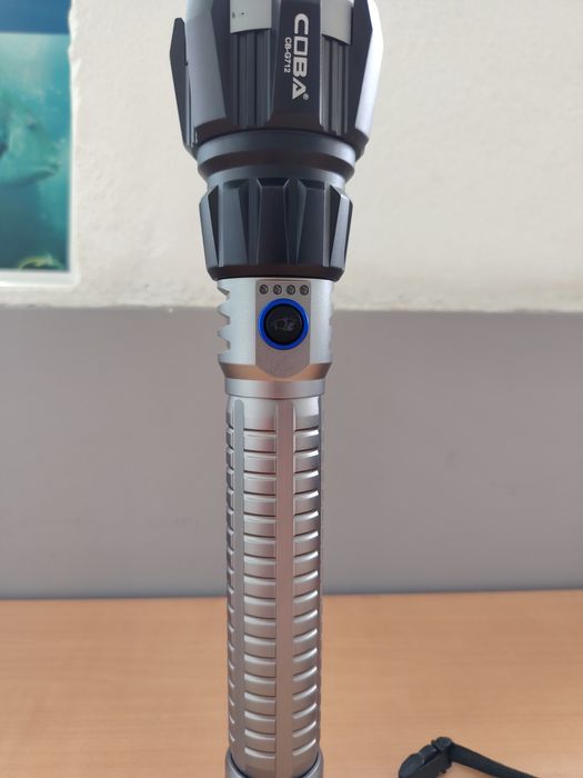 Feixe luz Animal e Violento–Alcance 800m 2500 Lúmens. Nova