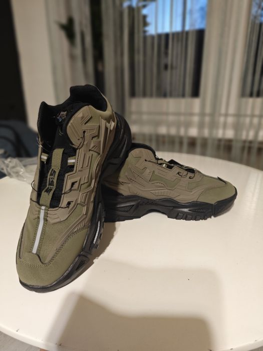 Buty sportowe, Snickers