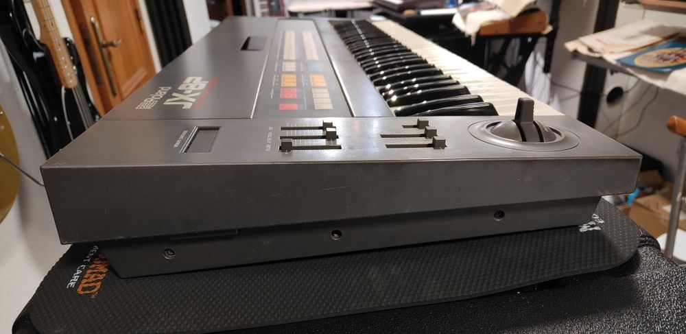 Sintetizador Roland JX8P