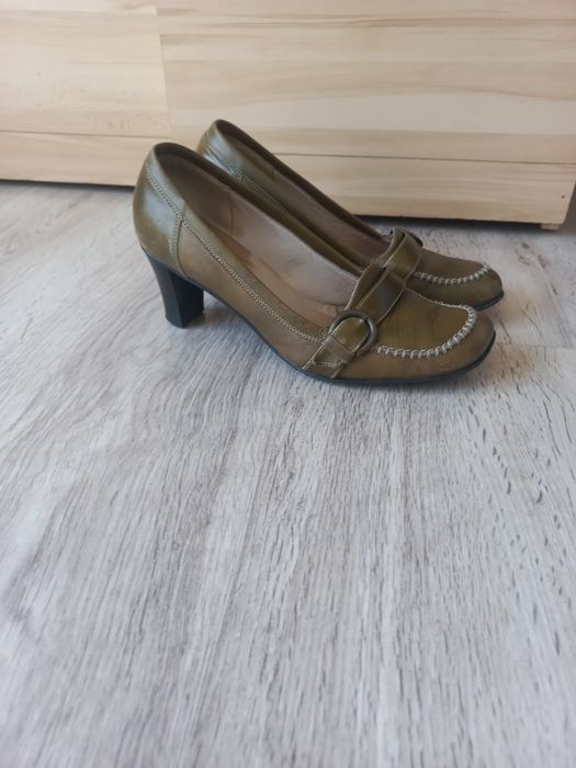 Czółenka buty skóra 38 Ebata