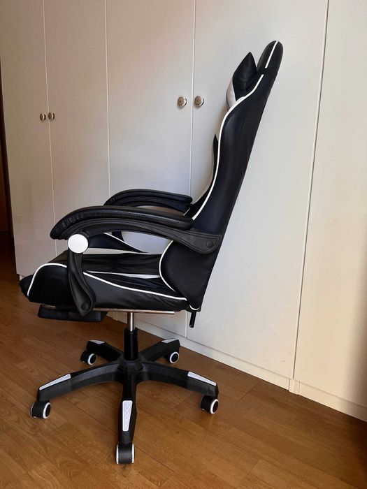 Cool Rest Cadeira Gaming Premium com Apoio para Pés Preta/Branca