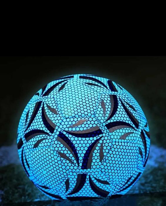 Мяч волейбольный светящийся в темноте. Футбольный.