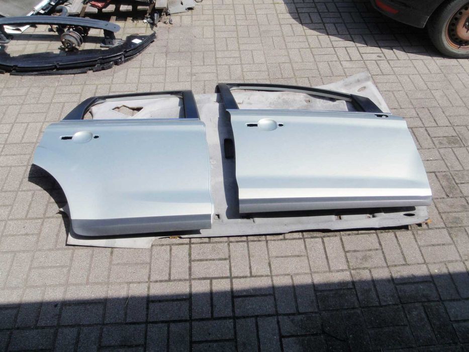 Ford Kuga mk1 drzwi prawe tylne kolor P8