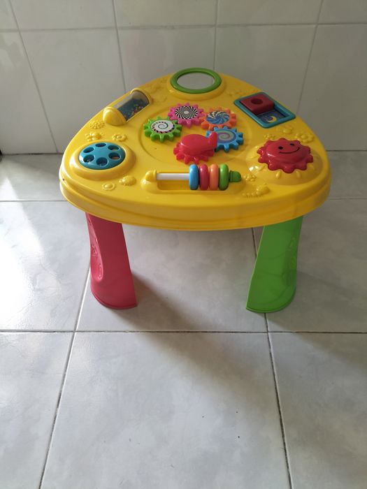 Mesa de actividade para bebé/criança