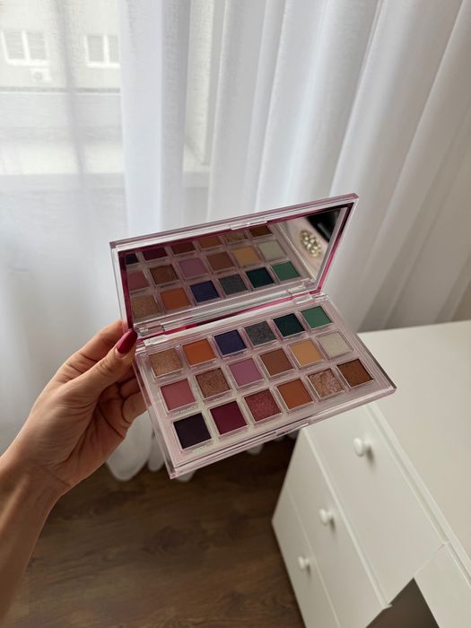Huda beauty mercury retrograde eyeshadow palette палетка тіней