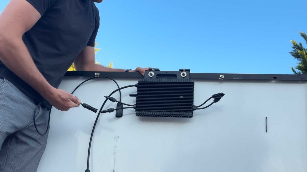 Kit Solar de Ligar a Tomada com Wifi - Painel Sanduiche