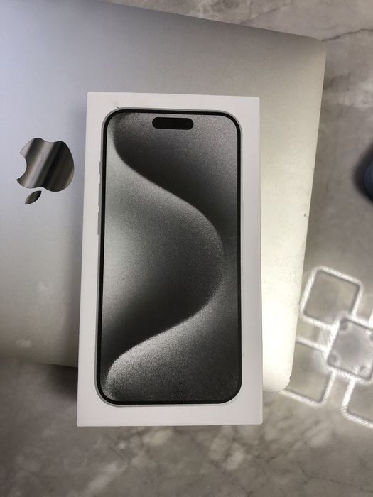 Айфон 15 про білий