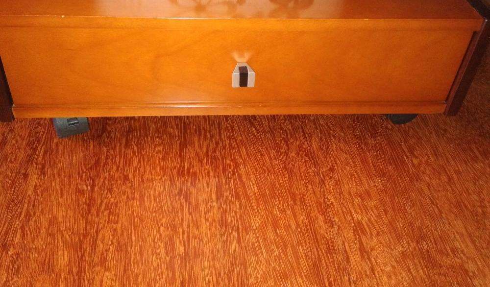 vendo móvel com rodas