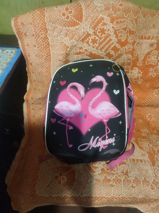 Продам рюкзак для девочки.