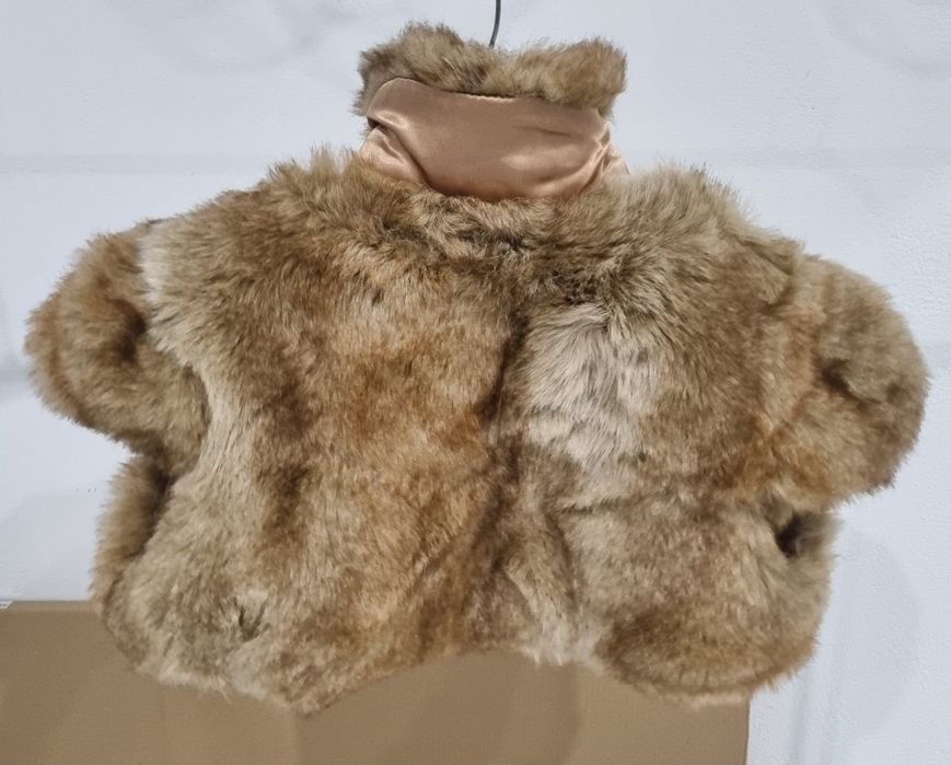 Casaco de Mulher não é novo em bom estado