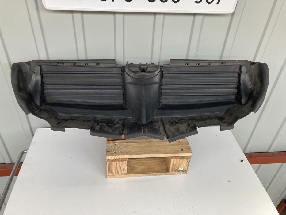 BMW e90 e91 kierownica powietrza górna żaluzje wlot dolot prowadnica