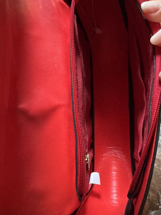 Mala preta e vermelha nova