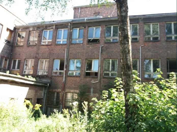 Na sprzedaż BUDYNEK ADMINISTRACYJNY po kopalni. 4620m2 i działka.