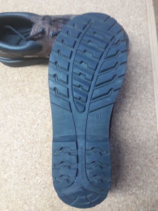 Sapatos biqueira aço em pele 41