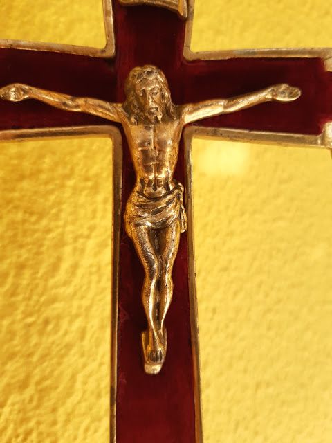 Crucifixo em bronze com Cristo
