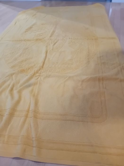 Bardzo duży wytłaczany komfortowy recznik kąpielowy