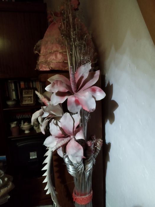 Jarrão com flores de um metro e meio