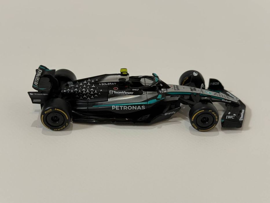 Моделі Bburago F1 Mercedes-AMG W16 2025 (#12)