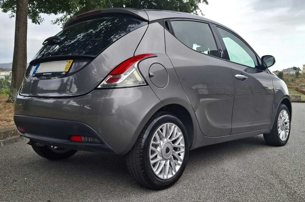 Lancia Ypsilon 1.2 S&S Gold Garantia Incluída