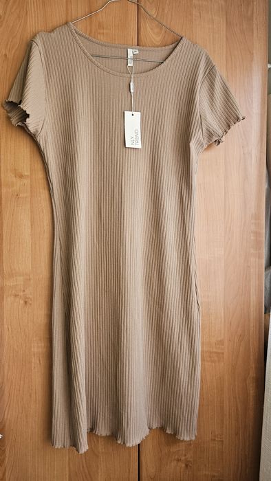 Nowa sukienka z krótkim rękawem bodycon obcisła beżowa L/XL