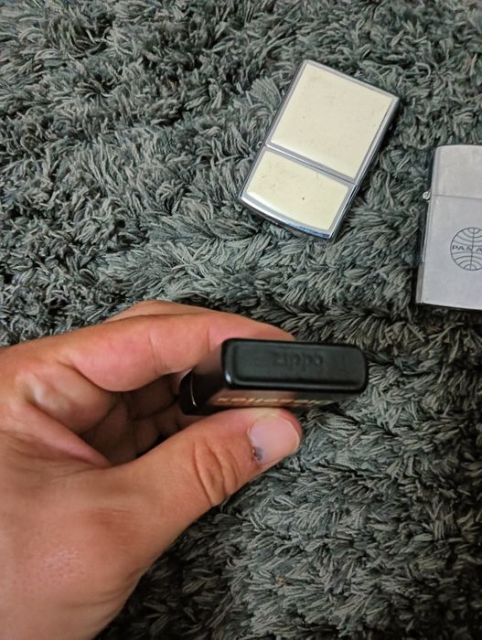 Vendo isqueiros ZIPPO e Penguins em óptimo estado