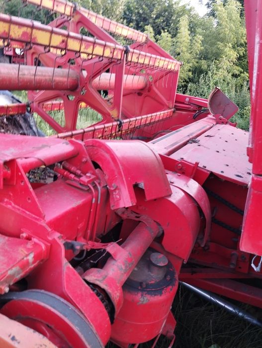 Комбайн Massey Ferguson 440