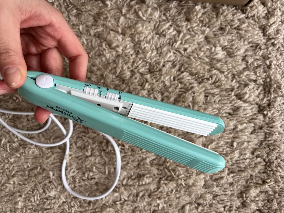 Лот косметики з плойкою гофре , набір