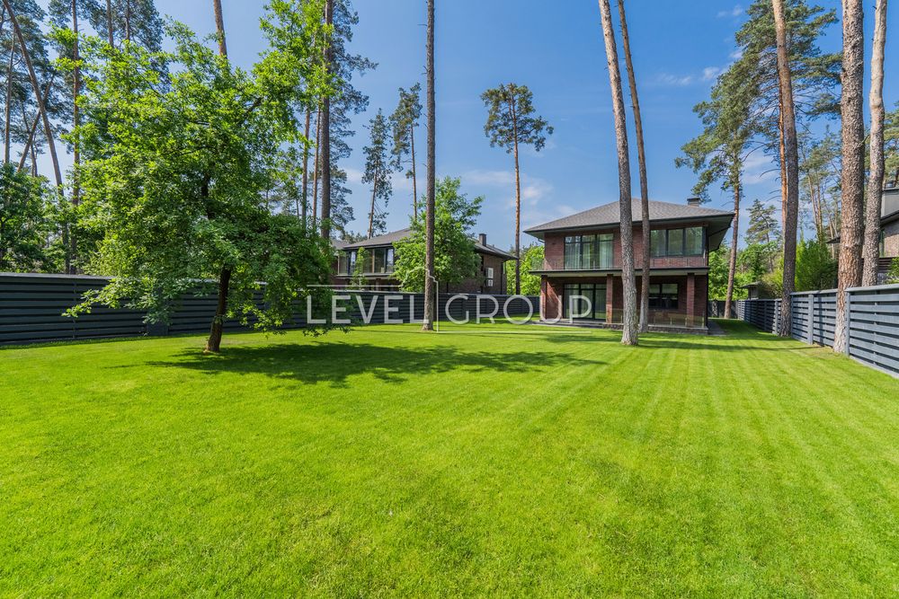 Будинок 250м. у котеджному містечку. Ліс! Козин! 10 соток!