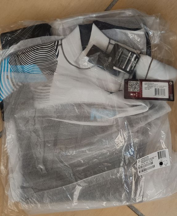Fato de surf/kitesurf 5/4/3 tam XXL ou tam S. Preto e azul ou preto e branco.