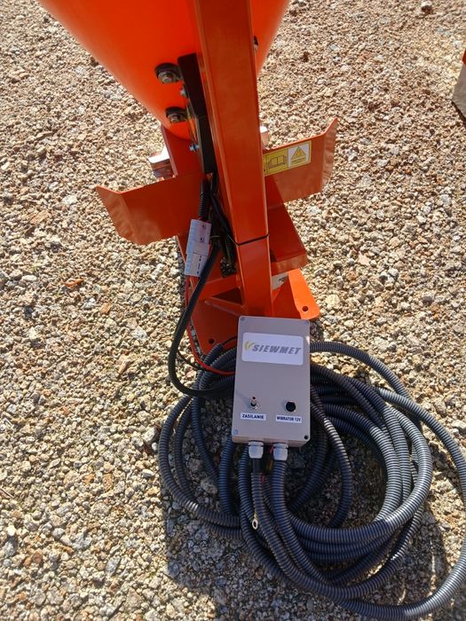 Piaskarko-Solarka Posypywarka SIEWMET 12v