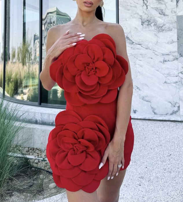 Платье черное с объёмными цветками