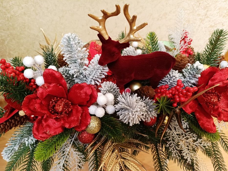 Різдвяна композиція із оленем.