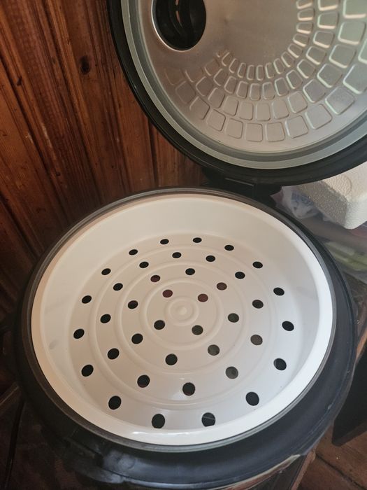 Мультиварка ROYALS не пользованная  1500W