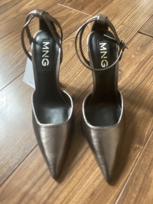 Sapatos cinza novos