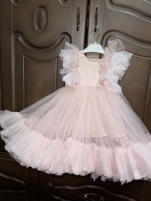 Дитяча сукня на свято