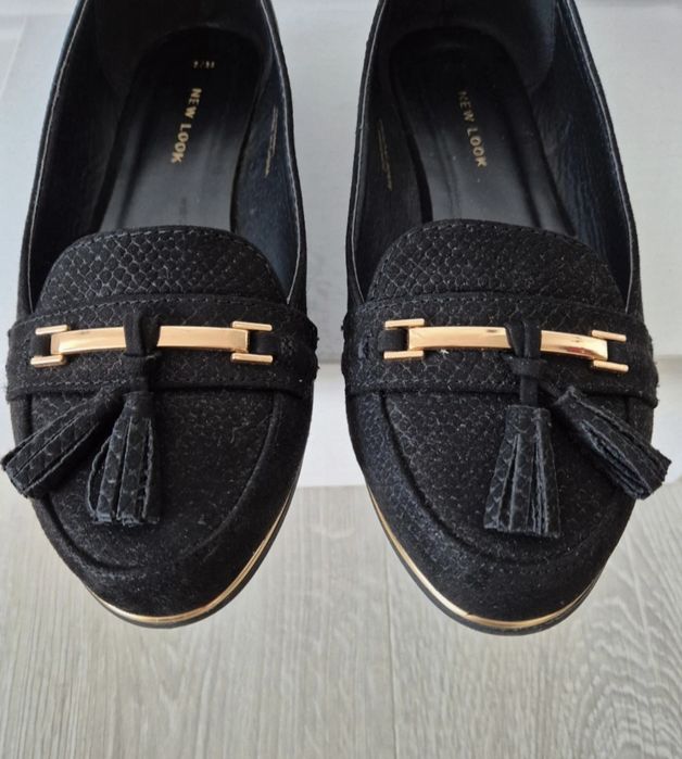 Czarne loafersy / mokasyny z chwostami