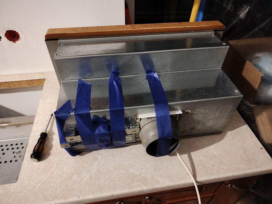 Okap podszafkowy 60cm