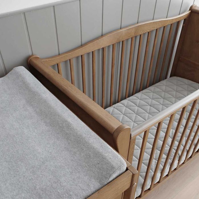 Woodies Noble Cot Vintage 120x60 + materac Premium – stan idealny