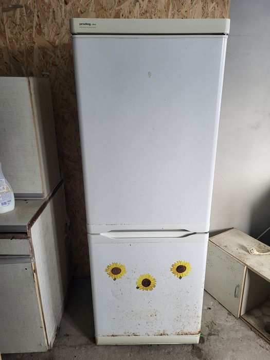 Холодильник Privilege 165см. висота.