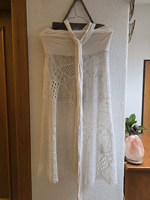 Vestido branco de praia Swimwear L
Cai cai e ata ao pescoco, perfeito para a praia ou piscina.