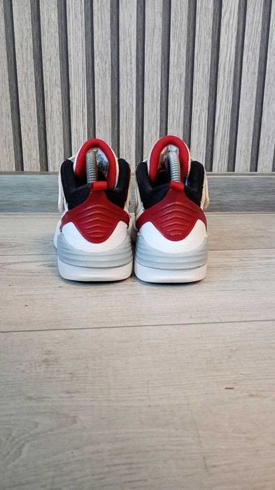 Кросівки Jordan Max Aura 5 DZ4354-101 .розмір 35-й.