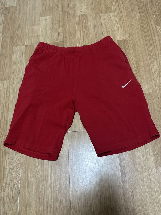 Czerwone Szorty Nike L