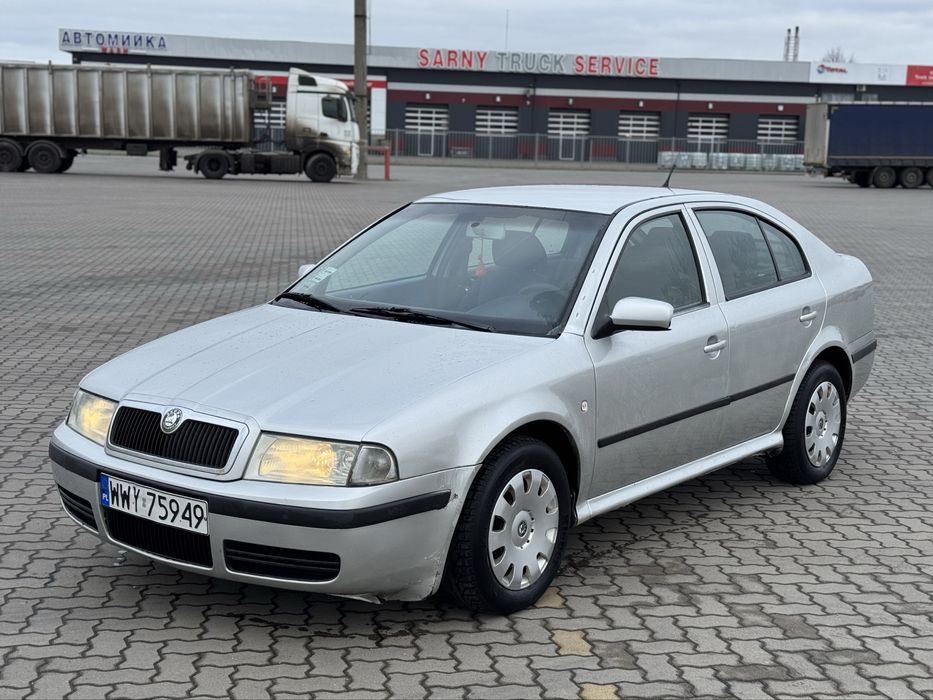 Свіжо пригнаний.
Без пробігу по Україні.
Двигун запускається легенько, без потьоків, та піддимлюваня.
Коробка та щеплення також в хорошому стані.
По електриці все справно працює кожна кнопочка.
Ходова частина збитенька, зауважень немає.
Кузов рівний, гнилі немає.
Резина уже зимова.
Можлива доставка у ваш населений пункт!
Кого зацікавить запитуйте