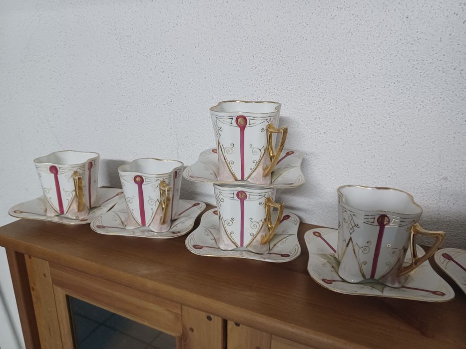 Conjunto completo de meia dúzia de chávenas antigas