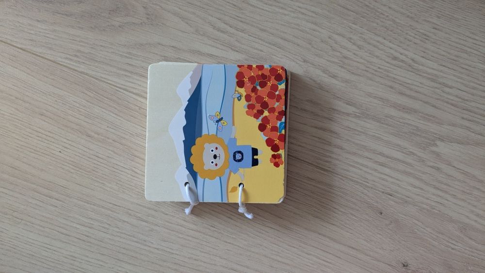 Drewniana książeczka dla dzieci