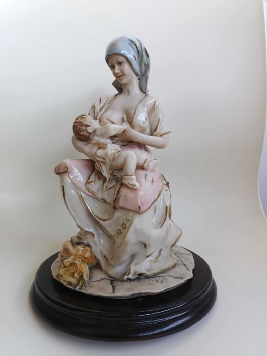 Imagem da Virgem Maria e o Menino Jesus