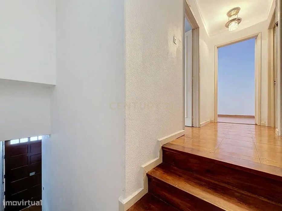 Moradia em 1.ª Linha de Mar com Acesso à Praia
