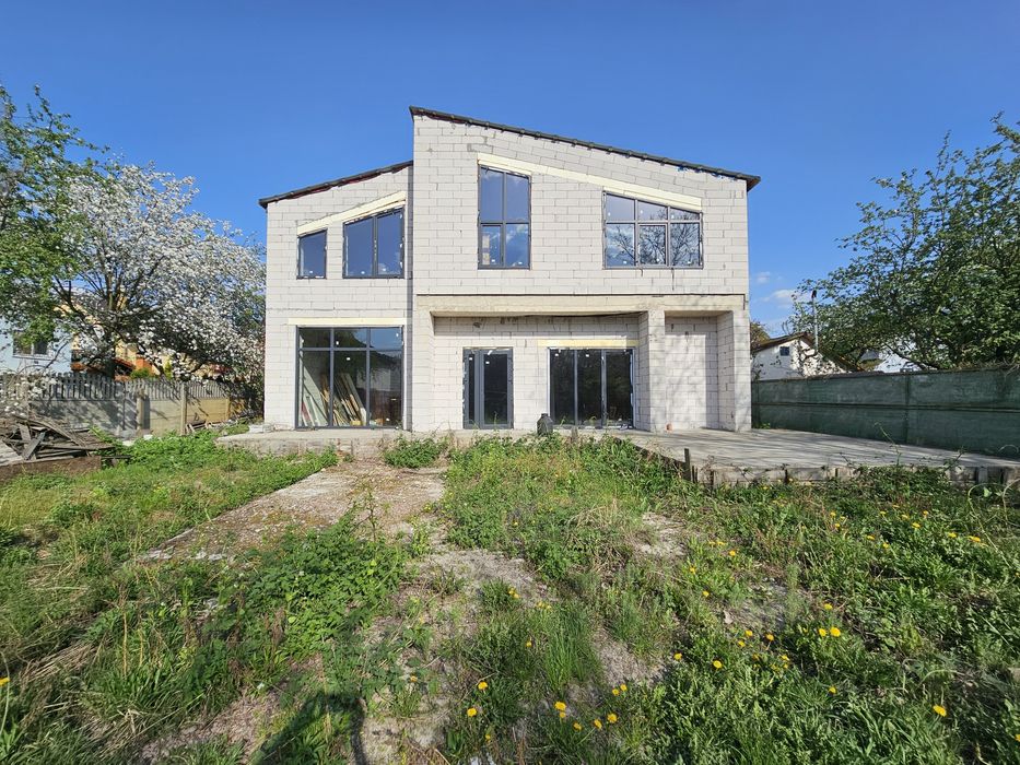 Будинок біля Дніпра. Оболонь