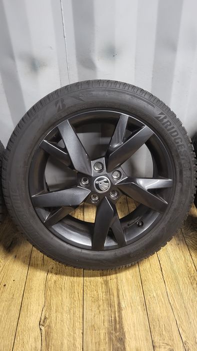 Felgi Skoda 17" 5x112 z oponami 205/55 R17 Octavia RS 4 3 IV Superb