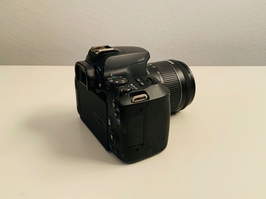 Kit Máquina Fotográfica / Canon EOS 250D